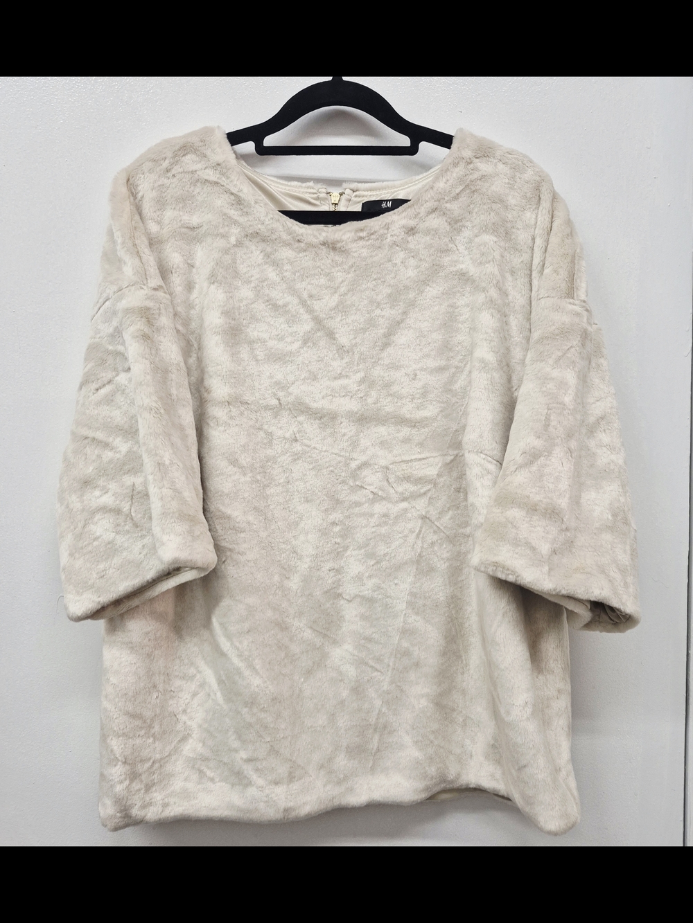 🌼5/$20 H&M cream faux fur short-sleeve top gold-tone back zipper Large